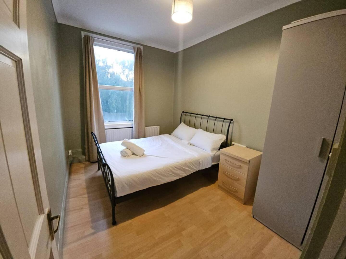 Spacious 3-bedroom Apartment! Londra